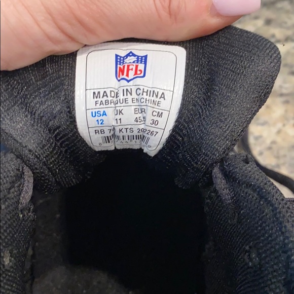 Men’s Gently Used NFL Reebok Cleat Style Sneakers - Picture 6 of 6